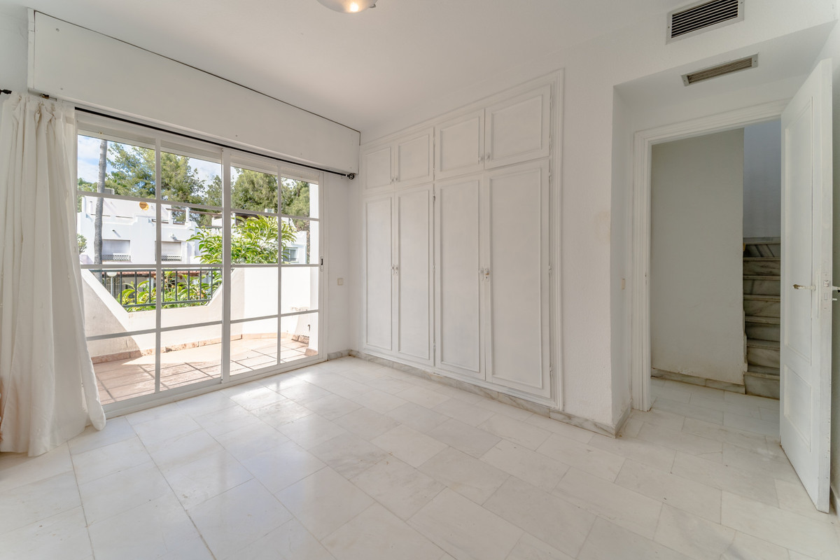 Townhouse for sale in Nueva Andalucía | 3 bedrooms H5130007