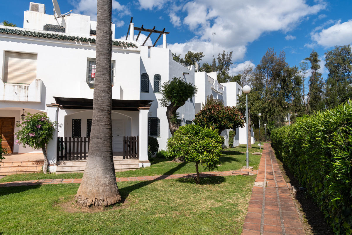 Townhouse for sale in Nueva Andalucía | 3 bedrooms H5130007