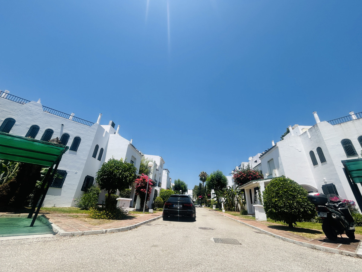 Townhouse for sale in Nueva Andalucía | 3 bedrooms H5130007
