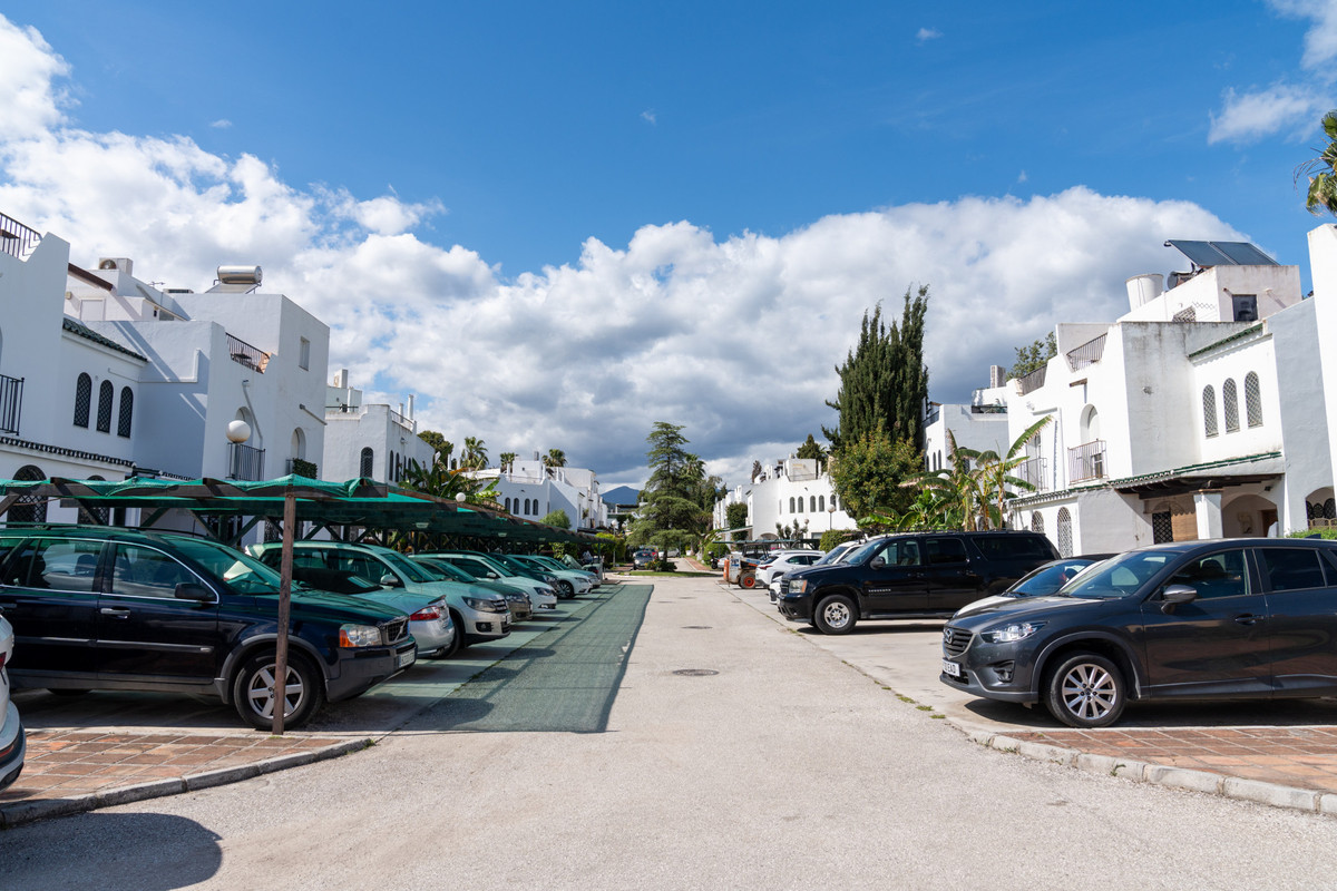 Townhouse for sale in Nueva Andalucía | 3 bedrooms H5130007