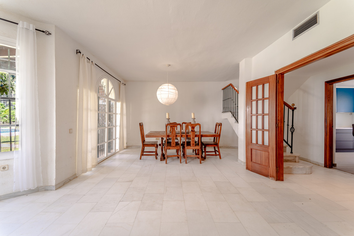 Townhouse for sale in Nueva Andalucía | 3 bedrooms H5130007