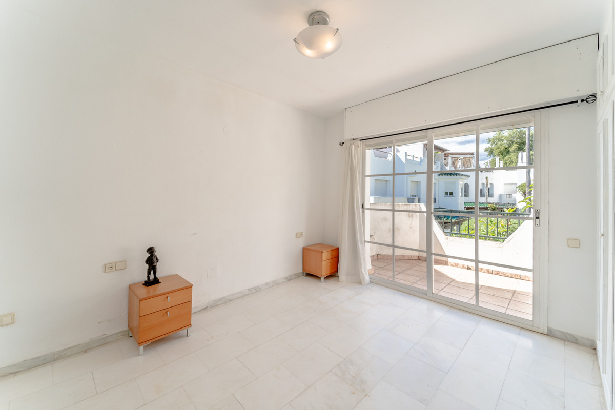 Townhouse for sale in Nueva Andalucía | 3 bedrooms H5130007