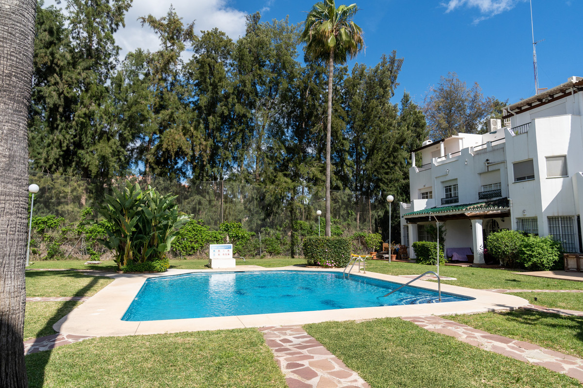 Townhouse for sale in Nueva Andalucía | 3 bedrooms H5130007