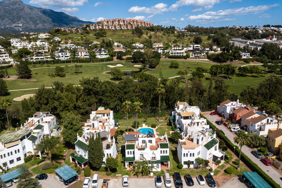 Townhouse for sale in Nueva Andalucía | 3 bedrooms H5130007