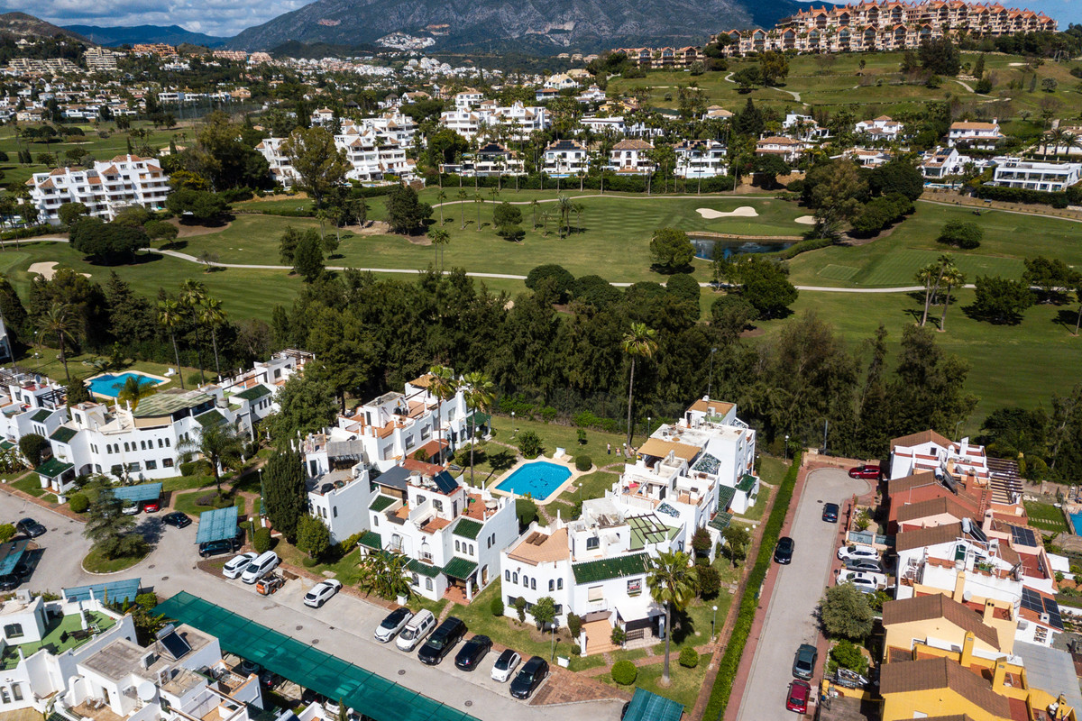 Townhouse for sale in Nueva Andalucía | 3 bedrooms H5130007