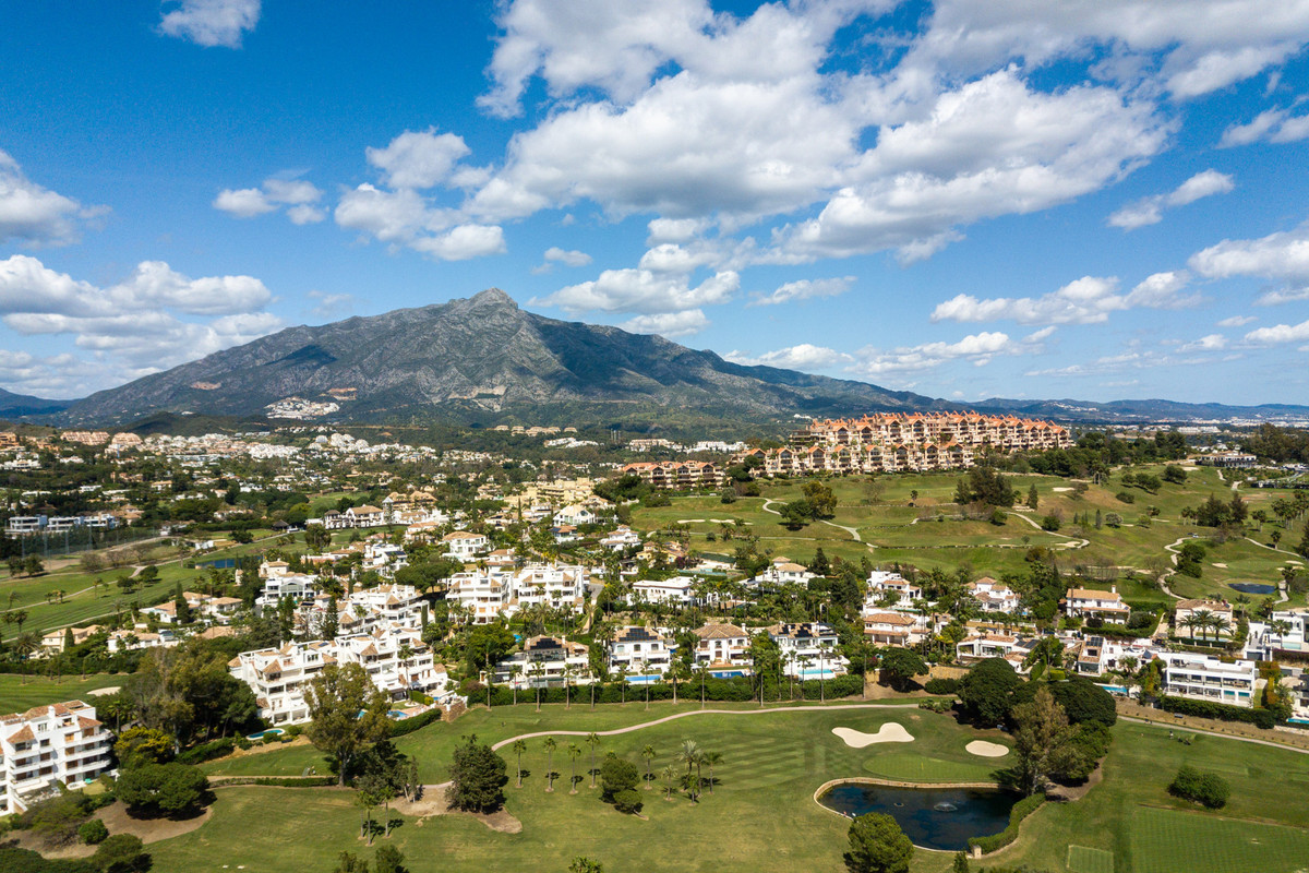 Townhouse for sale in Nueva Andalucía | 3 bedrooms H5130007