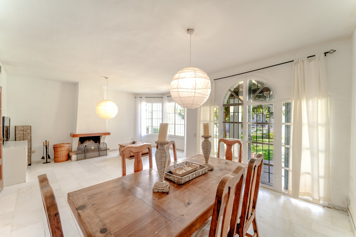 Townhouse for sale in Nueva Andalucía | 3 bedrooms H5130007