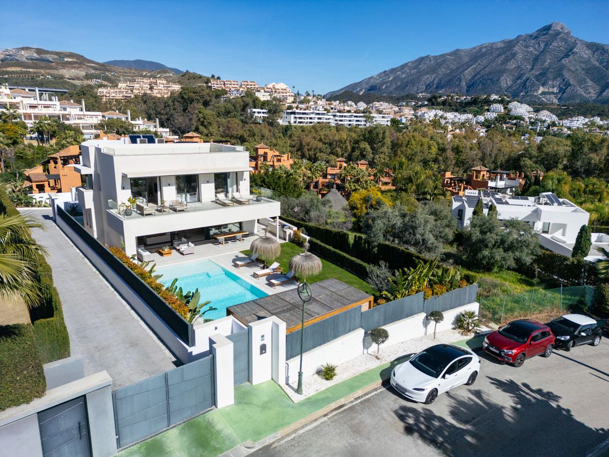 House for sale in Nueva Andalucía | 5 bedrooms H5130079