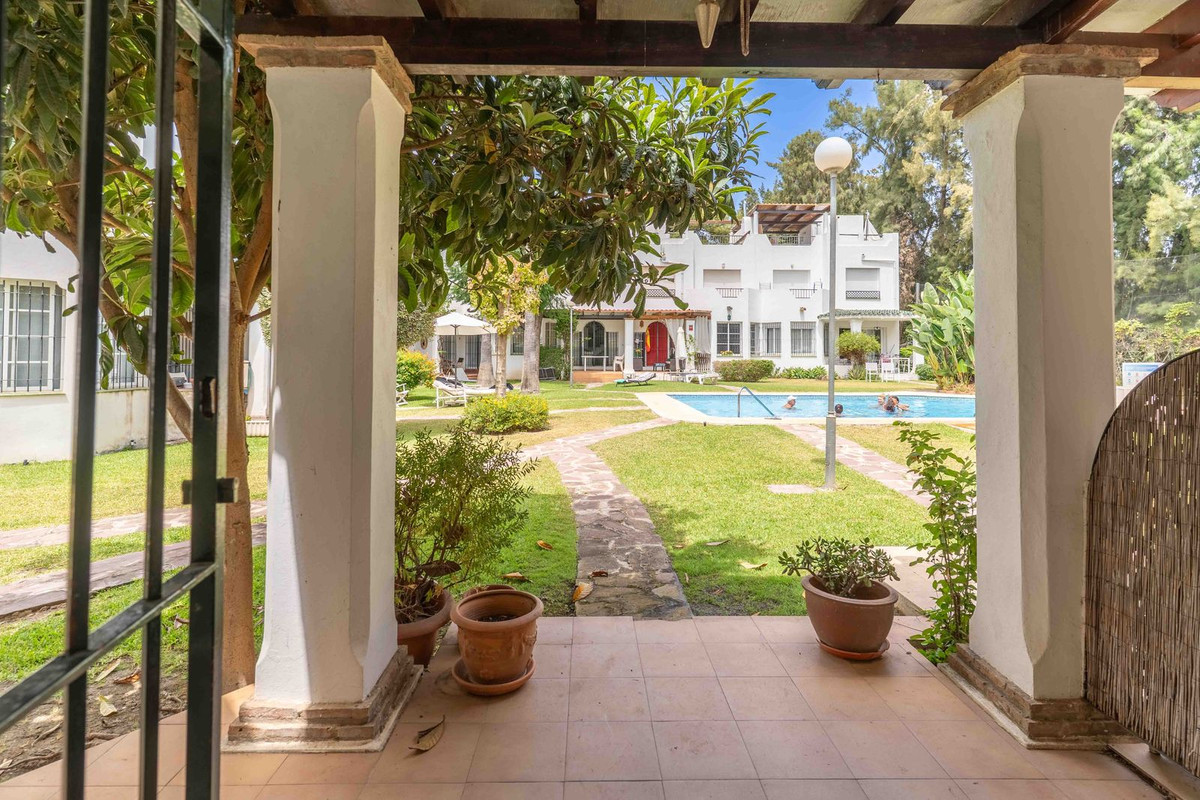 Townhouse for sale in Nueva Andalucía | 3 bedrooms H5130940