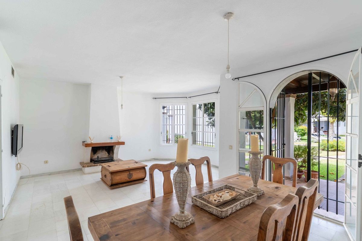 Townhouse for sale in Nueva Andalucía | 3 bedrooms H5130940