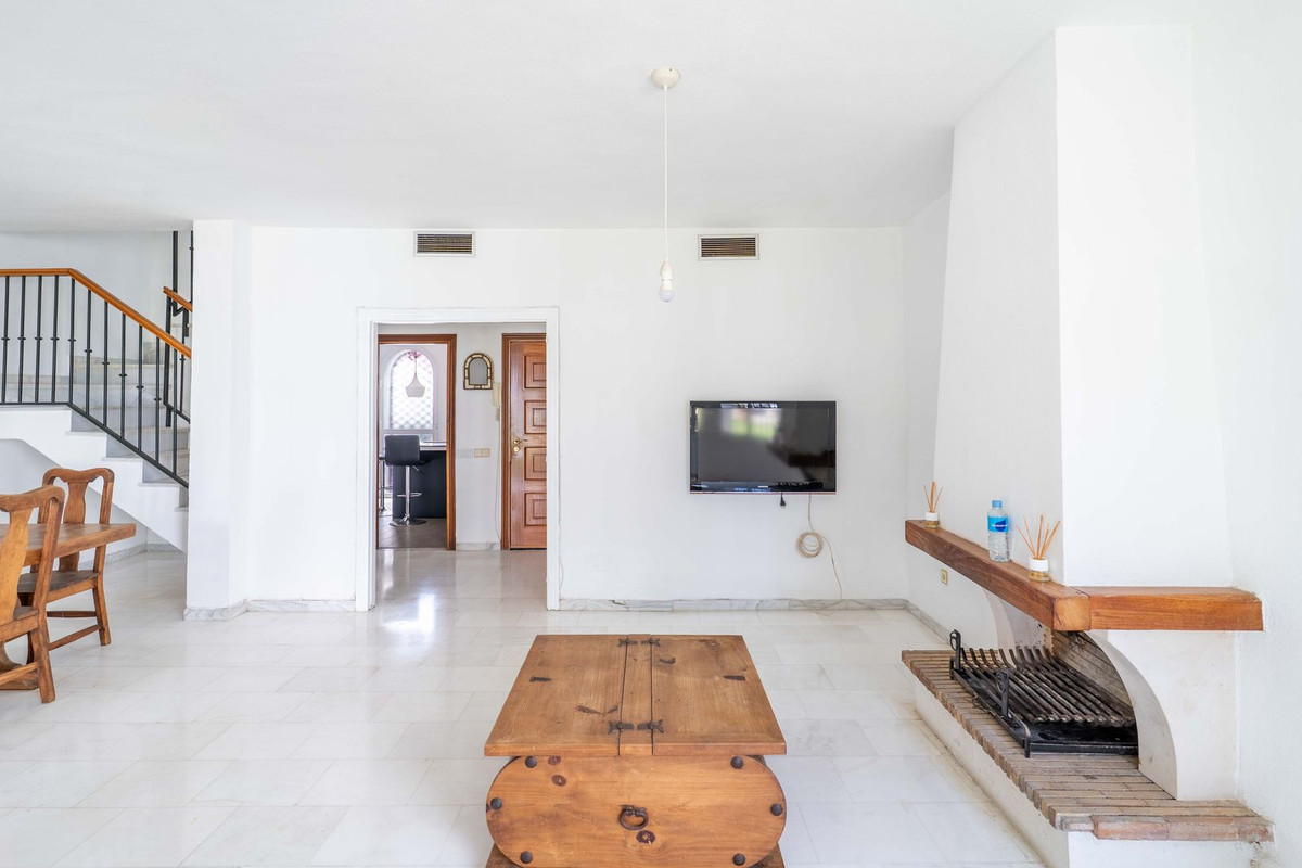 Townhouse for sale in Nueva Andalucía | 3 bedrooms H5130940