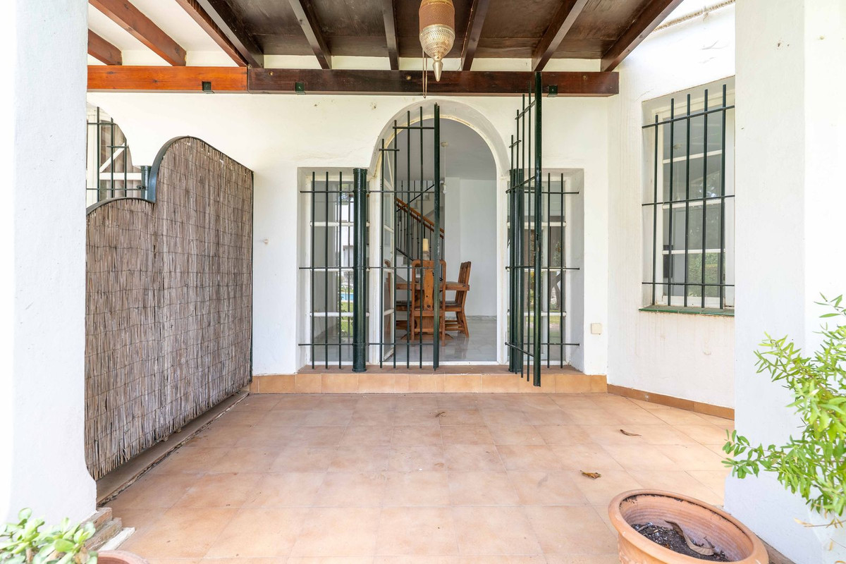 Townhouse for sale in Nueva Andalucía | 3 bedrooms H5130940