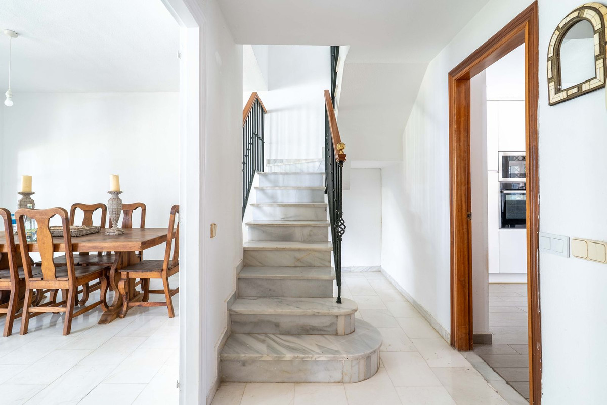 Townhouse for sale in Nueva Andalucía | 3 bedrooms H5130940