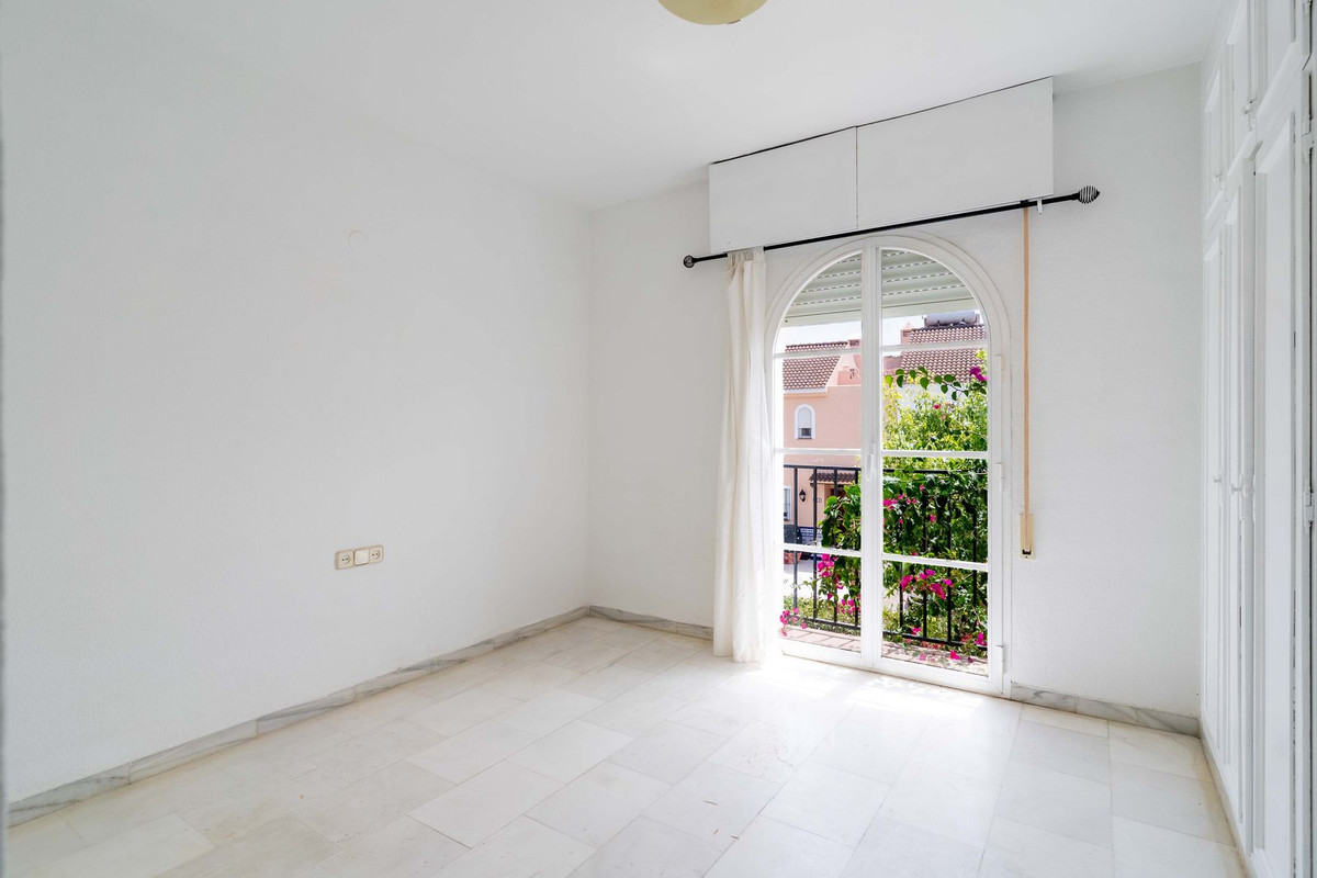 Townhouse for sale in Nueva Andalucía | 3 bedrooms H5130940