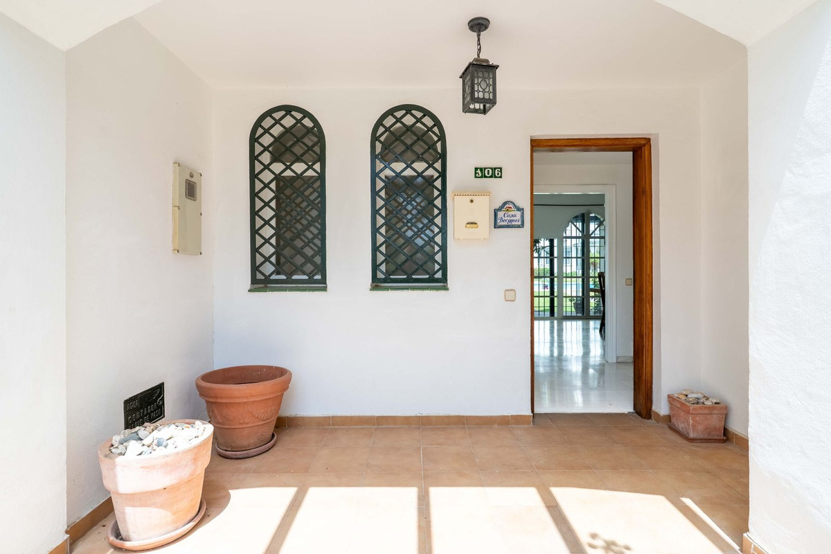 Townhouse for sale in Nueva Andalucía | 3 bedrooms H5130940