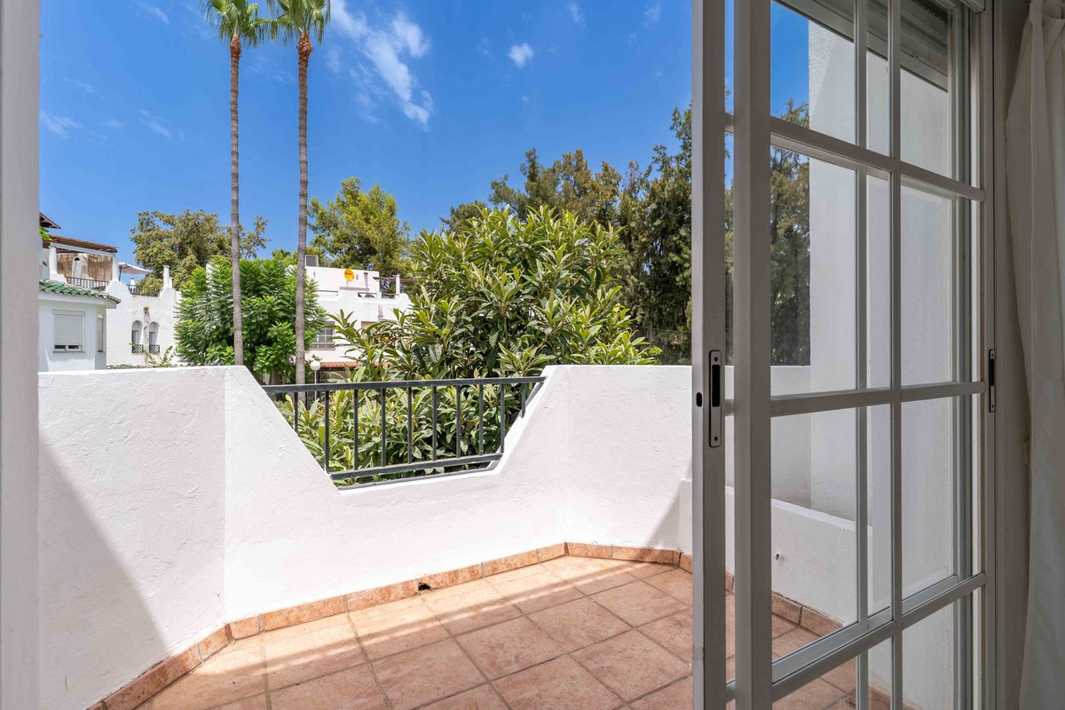 Townhouse for sale in Nueva Andalucía | 3 bedrooms H5130940