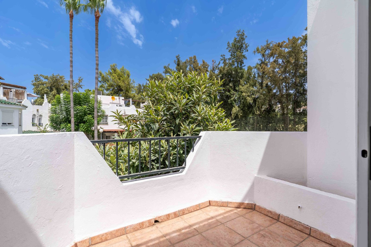 Townhouse for sale in Nueva Andalucía | 3 bedrooms H5130940