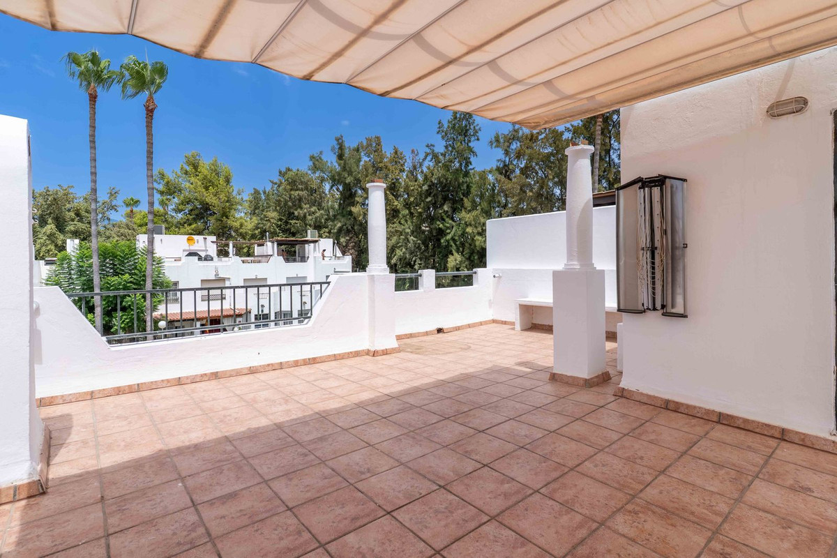 Townhouse for sale in Nueva Andalucía | 3 bedrooms H5130940