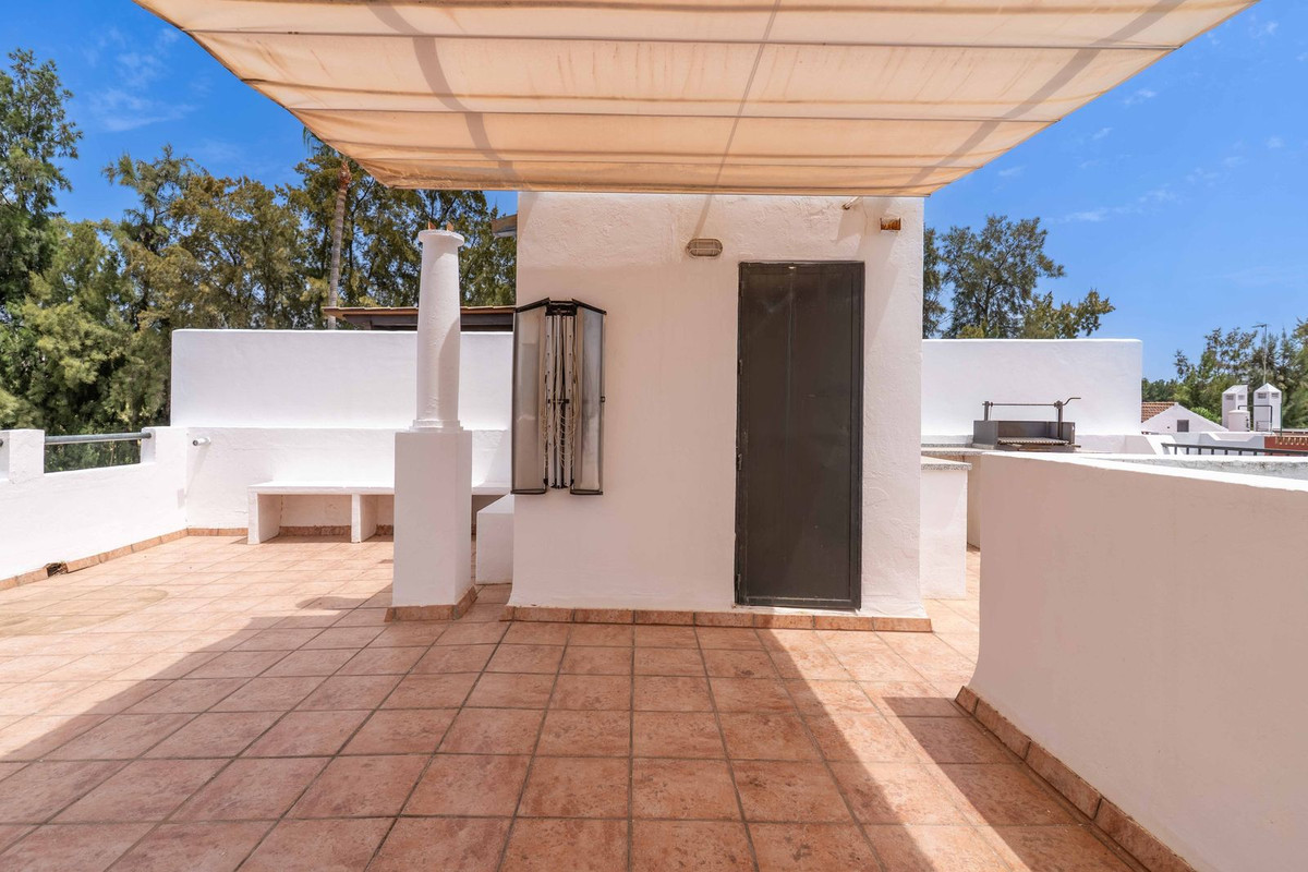 Townhouse for sale in Nueva Andalucía | 3 bedrooms H5130940