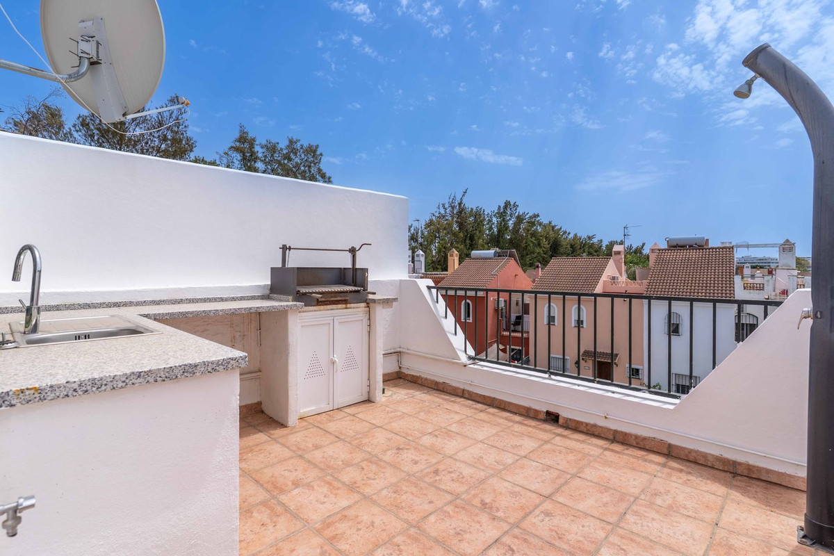 Townhouse for sale in Nueva Andalucía | 3 bedrooms H5130940