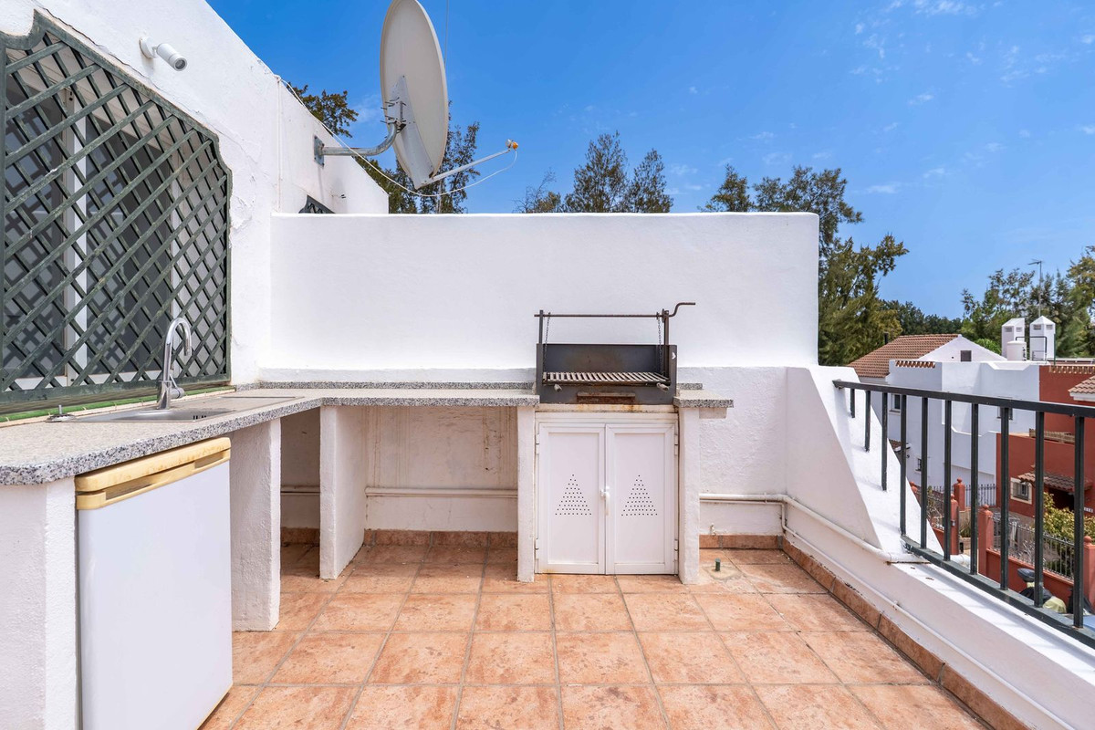 Townhouse for sale in Nueva Andalucía | 3 bedrooms H5130940