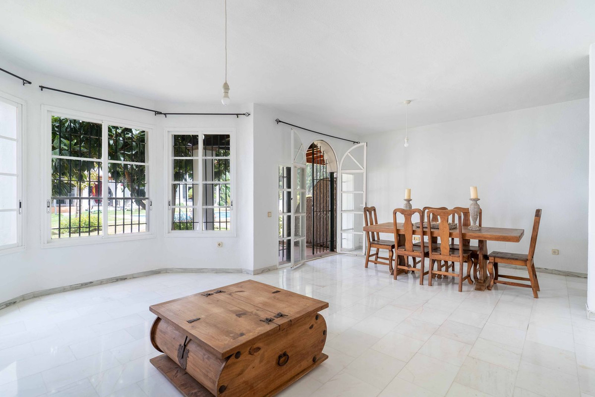 Townhouse for sale in Nueva Andalucía | 3 bedrooms H5130940