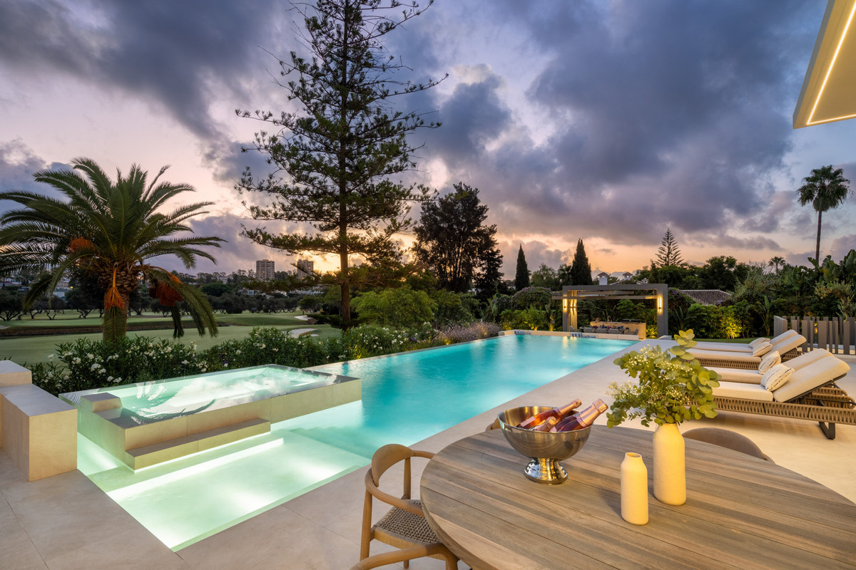 Huis te koop in Nueva Andalucía | 5 slaapkamers H5136022