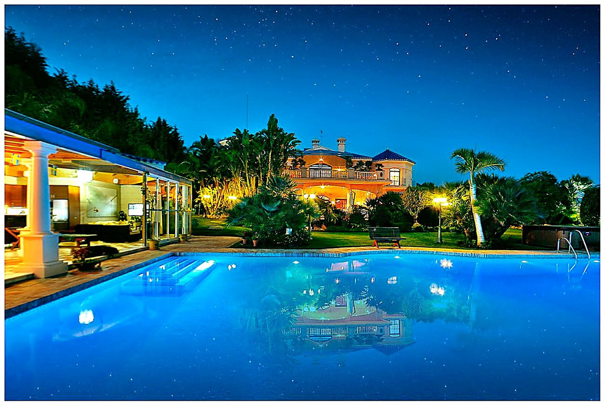 Huis te koop in Nueva Andalucía | 17 slaapkamers H5140987