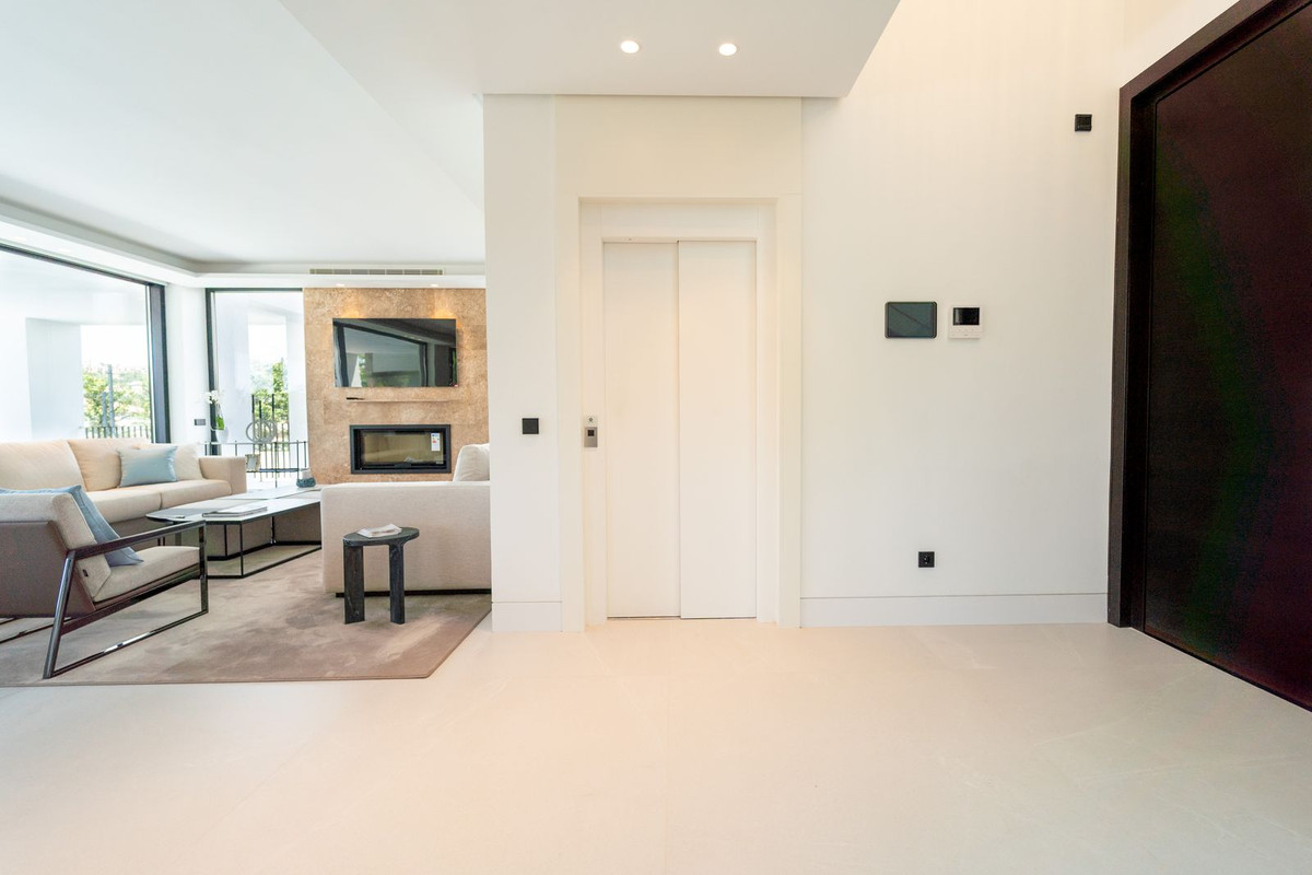 Huis te koop in Nueva Andalucía | 5 slaapkamers H5142208