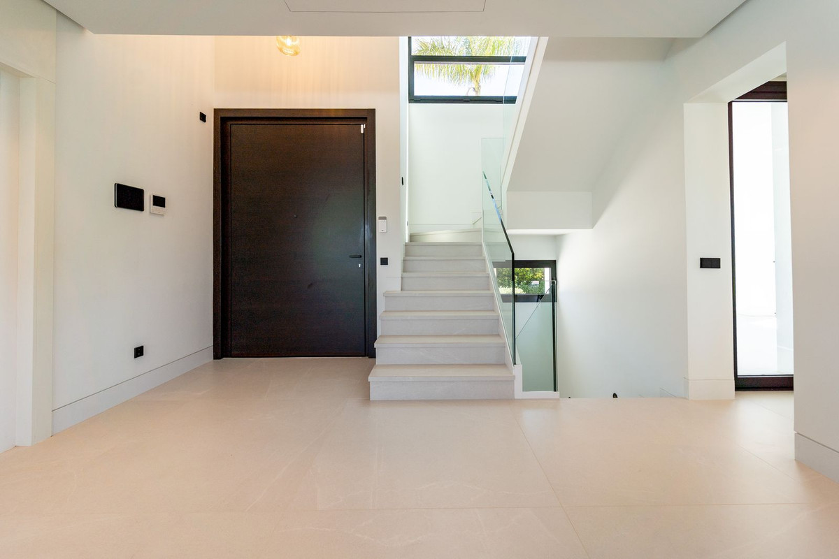 Huis te koop in Nueva Andalucía | 5 slaapkamers H5142208