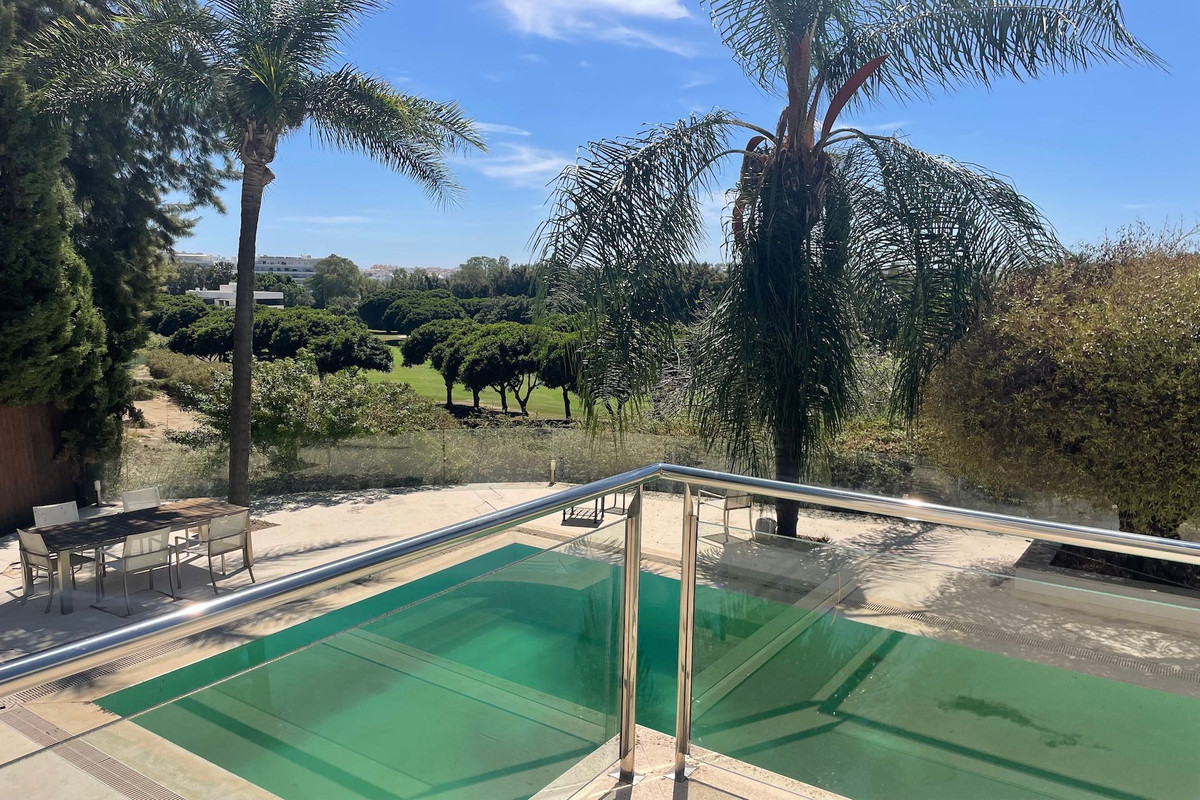 Huis te koop in Nueva Andalucía | 5 slaapkamers H5147461