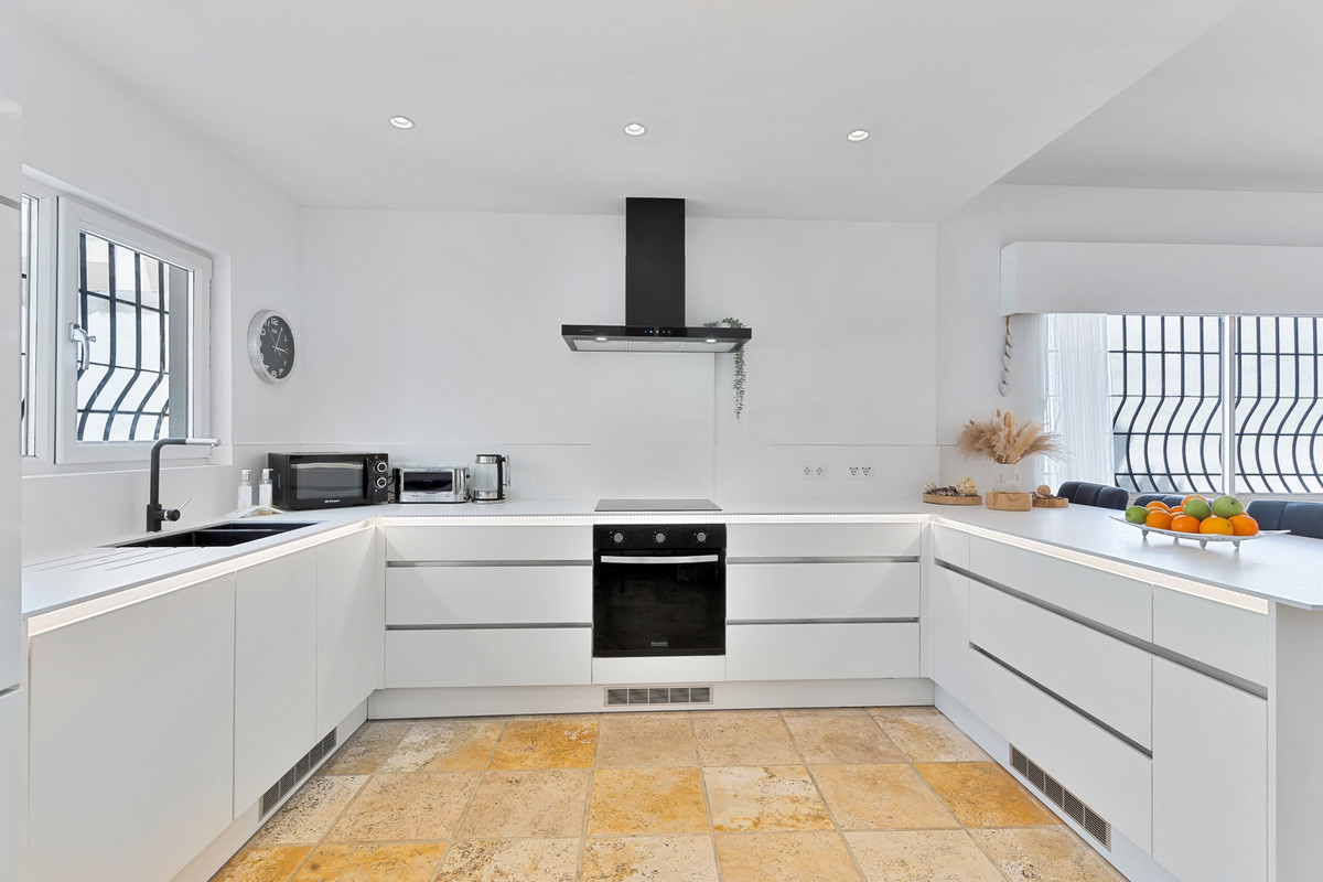 Huis te koop in Nueva Andalucía | 5 slaapkamers H5160304