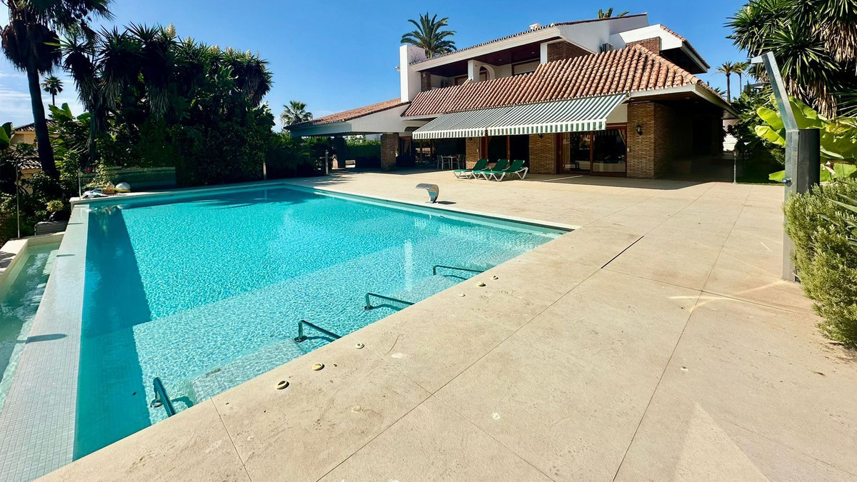 Huis te koop in Nueva Andalucía | 7 slaapkamers H5211730