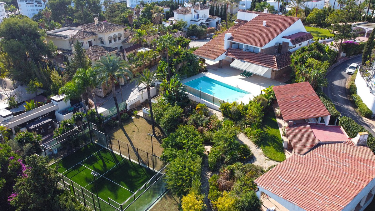 Huis te koop in Nueva Andalucía | 7 slaapkamers H5211730