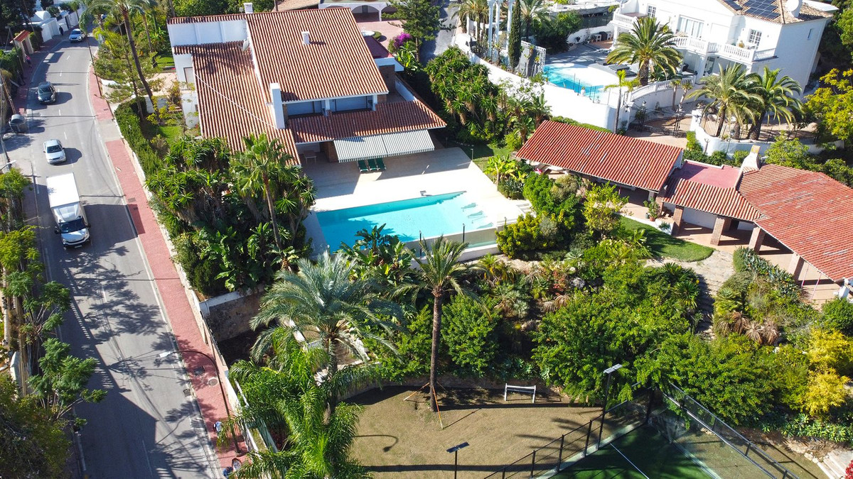 Huis te koop in Nueva Andalucía | 7 slaapkamers H5211730