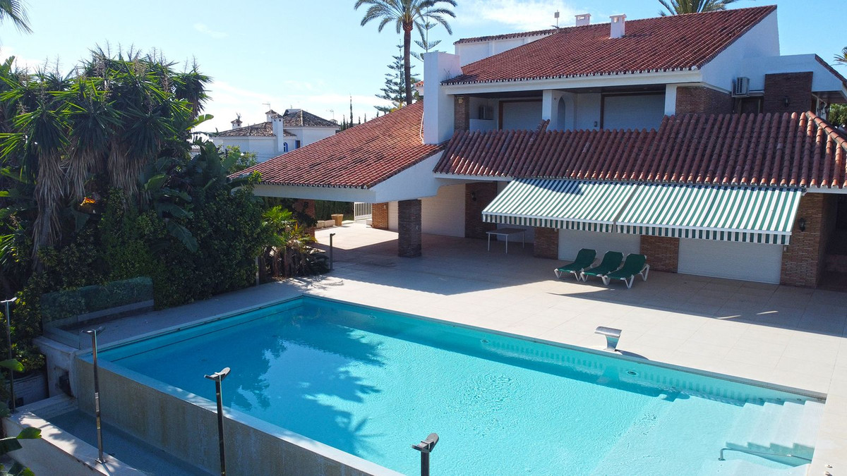 Huis te koop in Nueva Andalucía | 7 slaapkamers H5211730