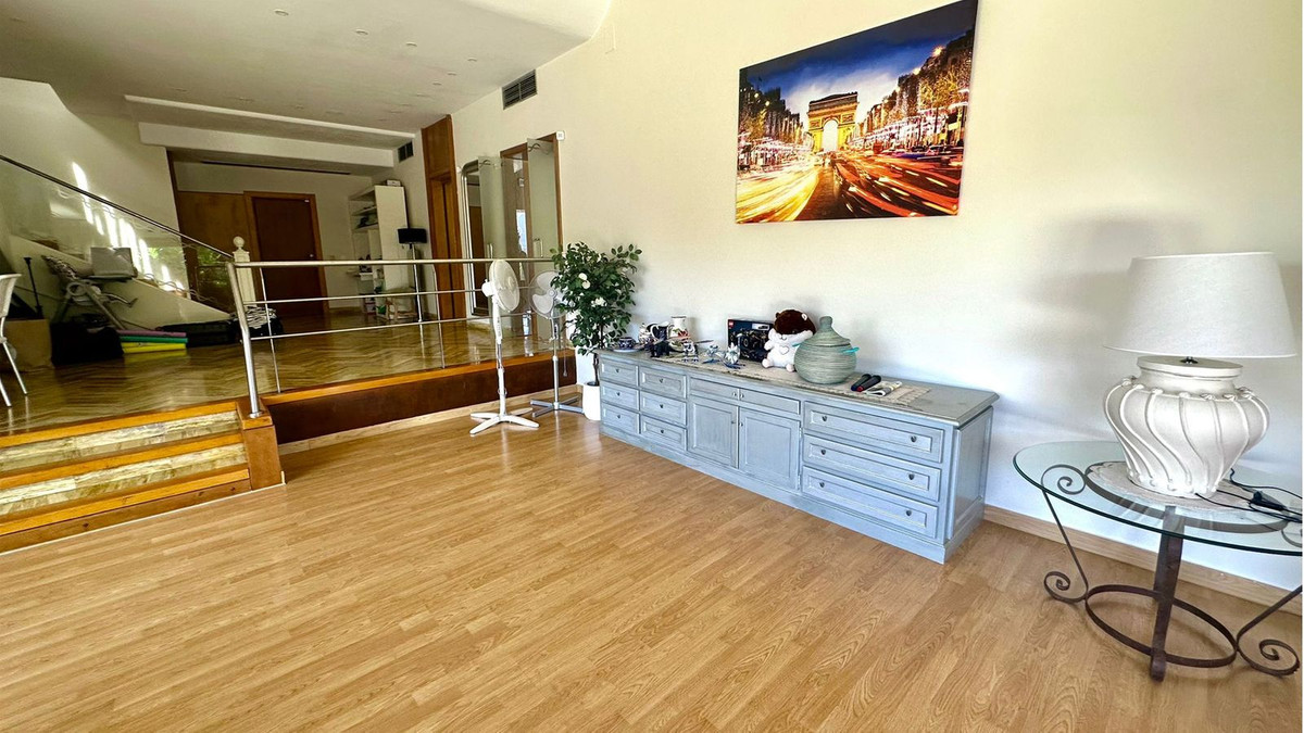 Huis te koop in Nueva Andalucía | 7 slaapkamers H5211730