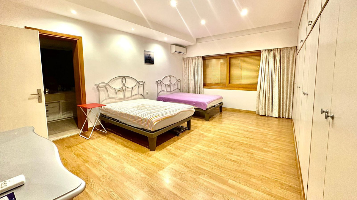 Huis te koop in Nueva Andalucía | 7 slaapkamers H5211730