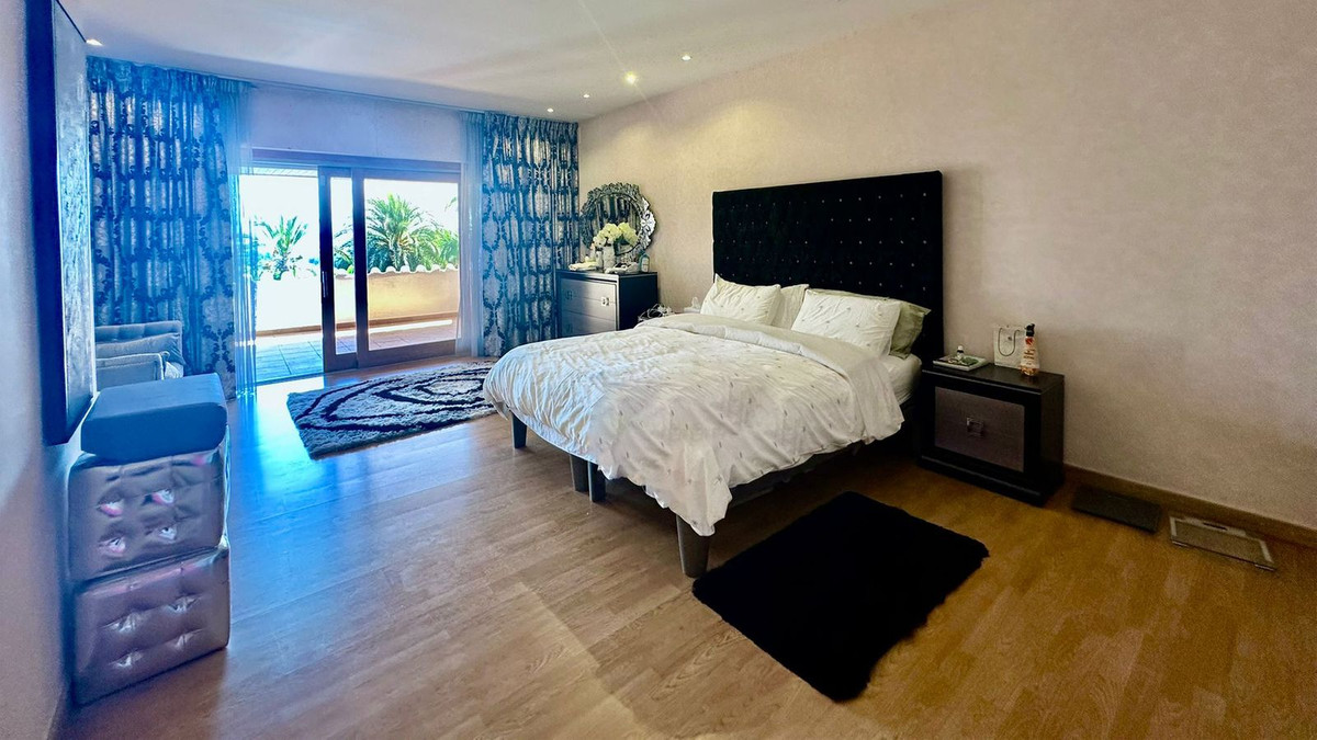 Huis te koop in Nueva Andalucía | 7 slaapkamers H5211730