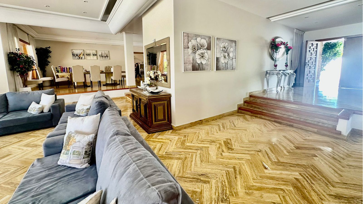 Huis te koop in Nueva Andalucía | 7 slaapkamers H5211730