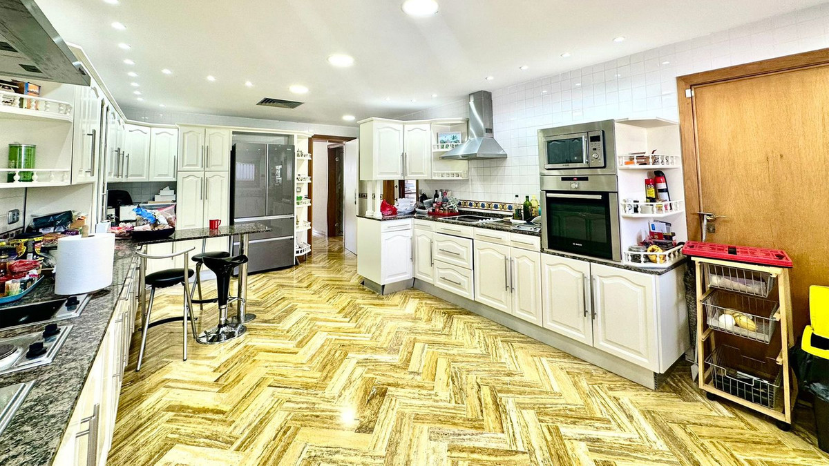 Huis te koop in Nueva Andalucía | 7 slaapkamers H5211730