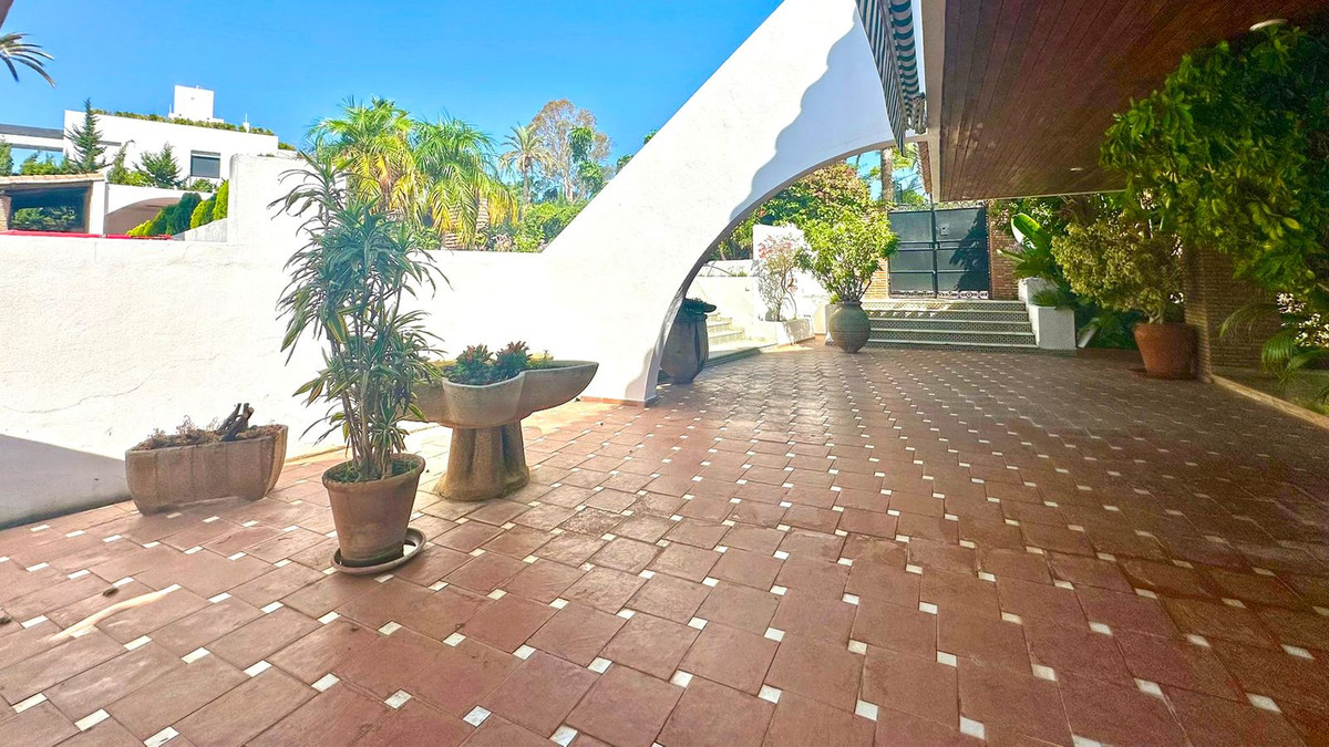 Huis te koop in Nueva Andalucía | 7 slaapkamers H5211730