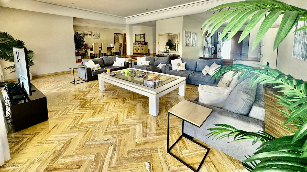 Huis te koop in Nueva Andalucía | 7 slaapkamers H5211730