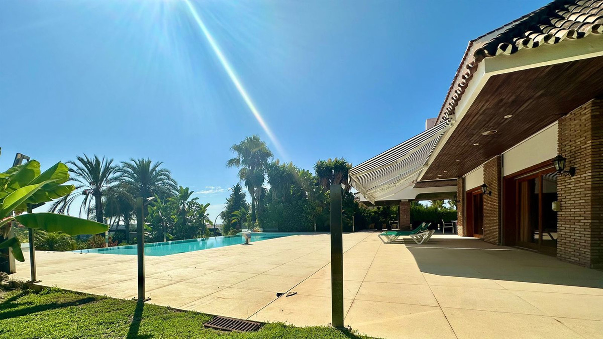 Huis te koop in Nueva Andalucía | 7 slaapkamers H5211730