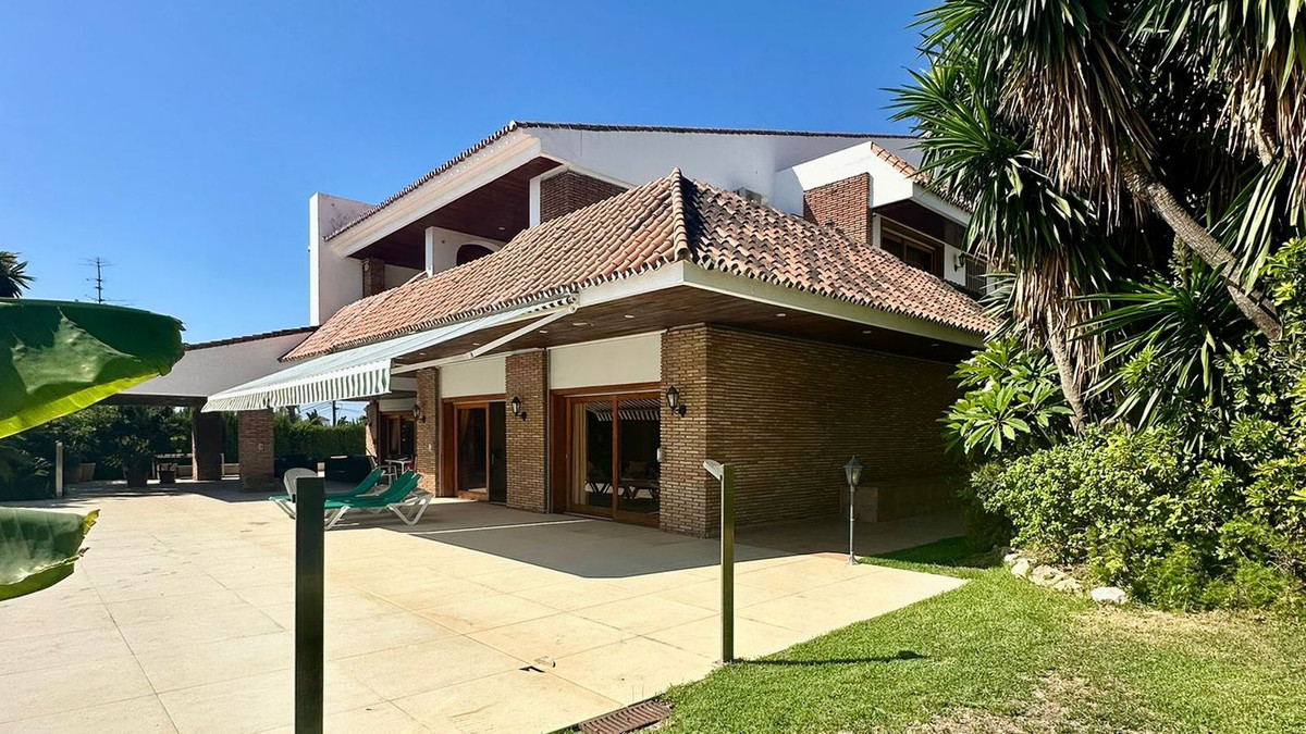 Huis te koop in Nueva Andalucía | 7 slaapkamers H5211730