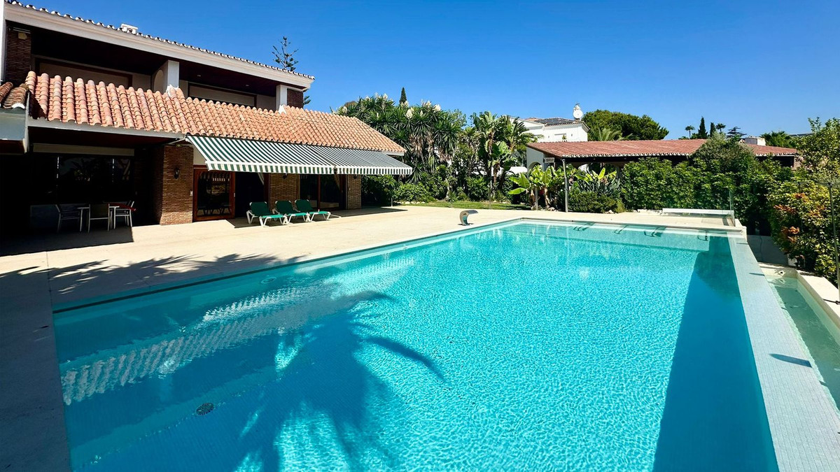 Huis te koop in Nueva Andalucía | 7 slaapkamers H5211730