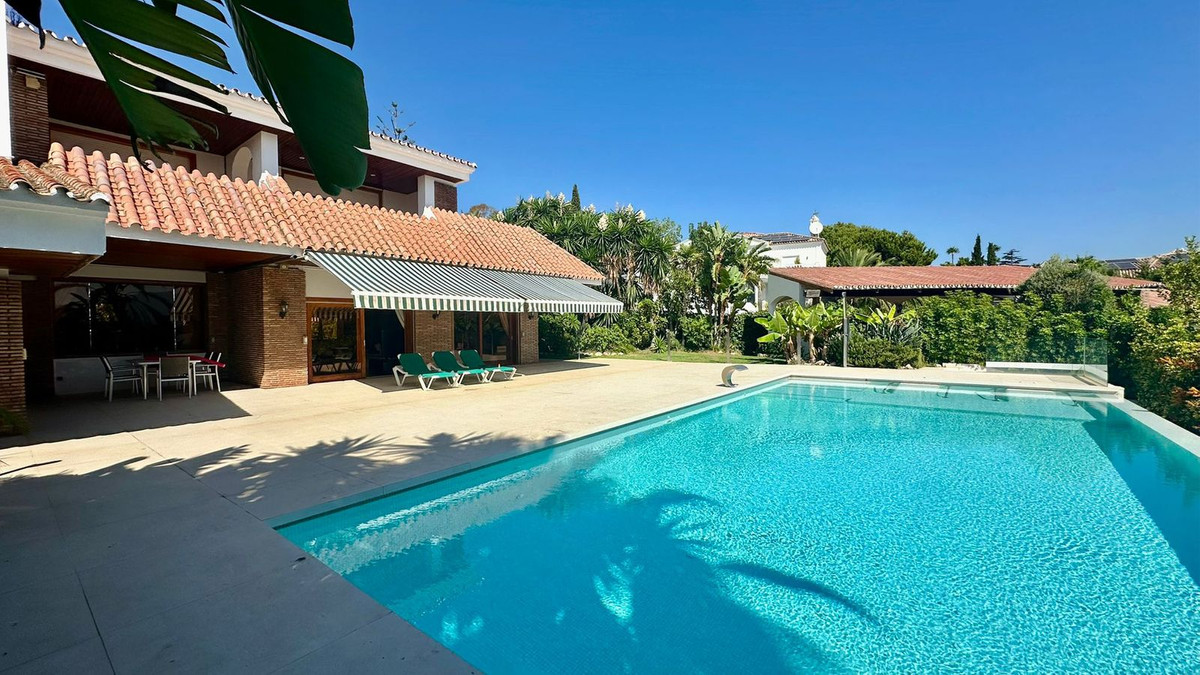 Huis te koop in Nueva Andalucía | 7 slaapkamers H5211730