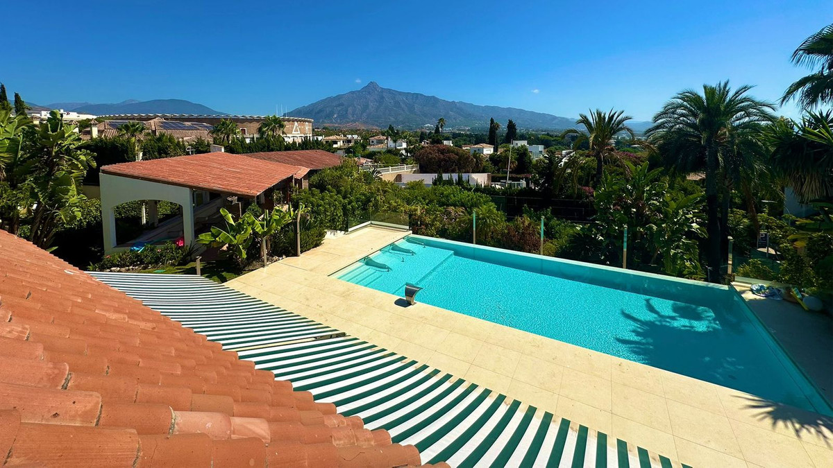 Huis te koop in Nueva Andalucía | 7 slaapkamers H5211730