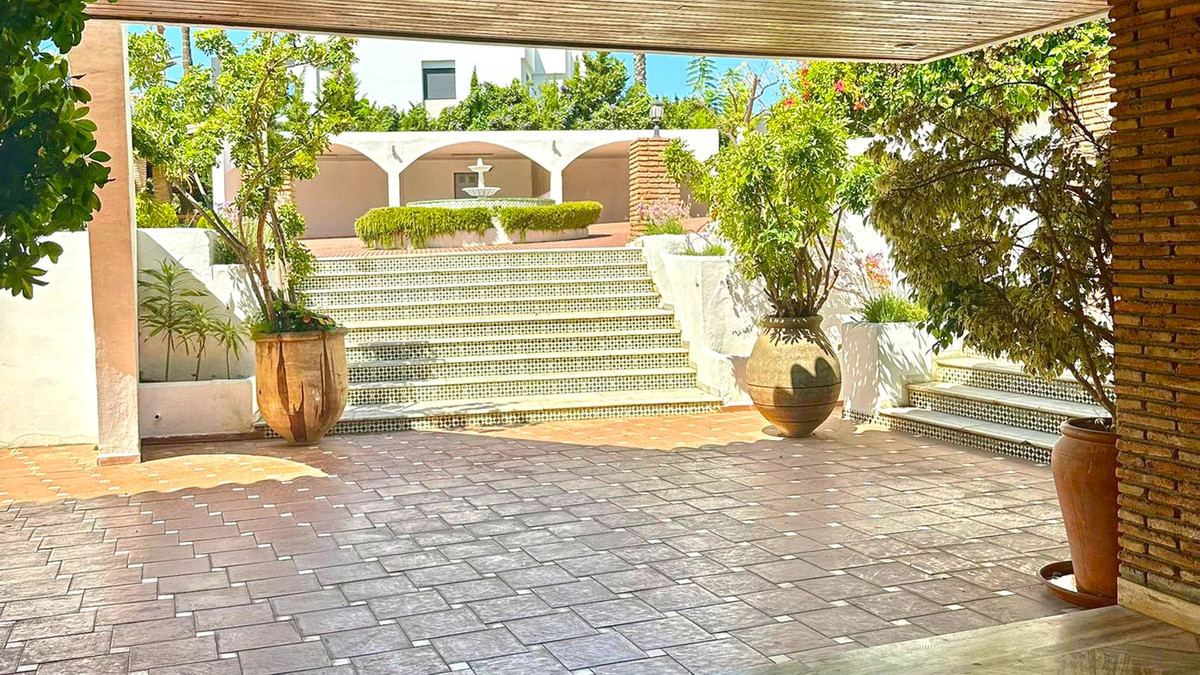 Huis te koop in Nueva Andalucía | 7 slaapkamers H5211730