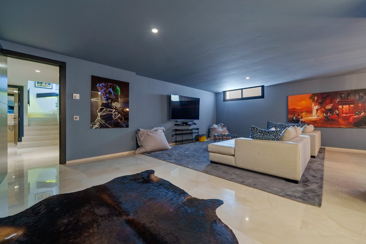 Huis te koop in Nueva Andalucía | 6 slaapkamers H5232697